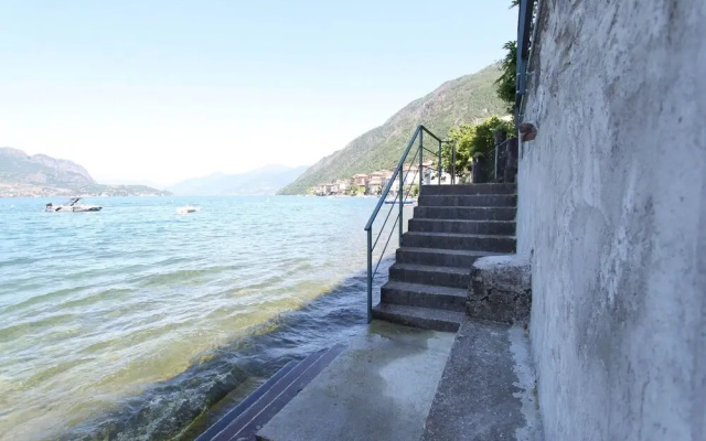 Infinity House Front Lake