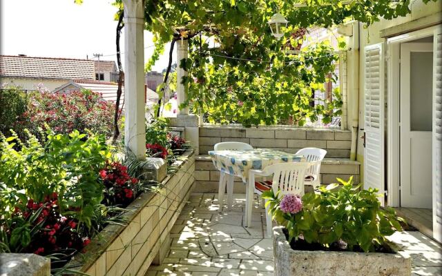 Immaculate 4-bed House in Lumbarda