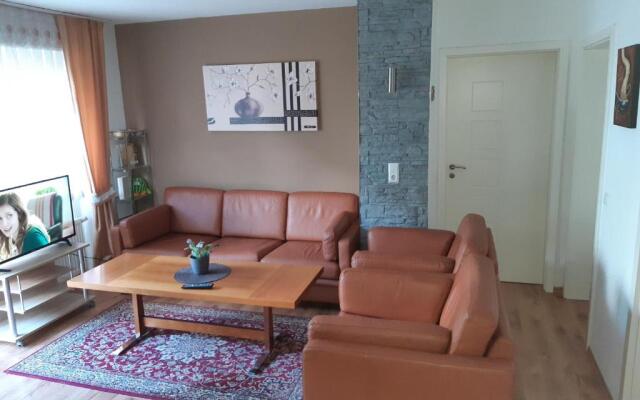 Drei Zimmer Apartment am Rhein