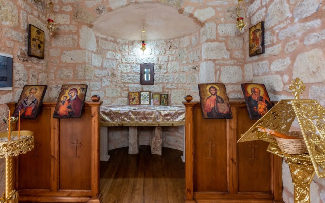 Petronikolis Traditional House