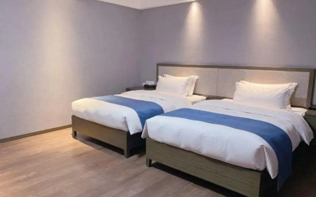 Rezen Kingtown Hotel (Chongqing Xinpaifang)