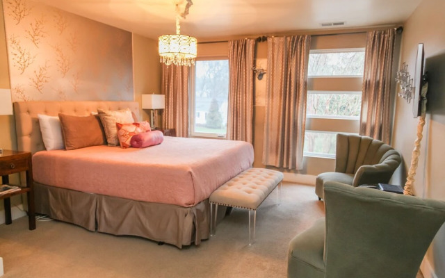 Modern Blue Ultra Chic Nashville Retreat