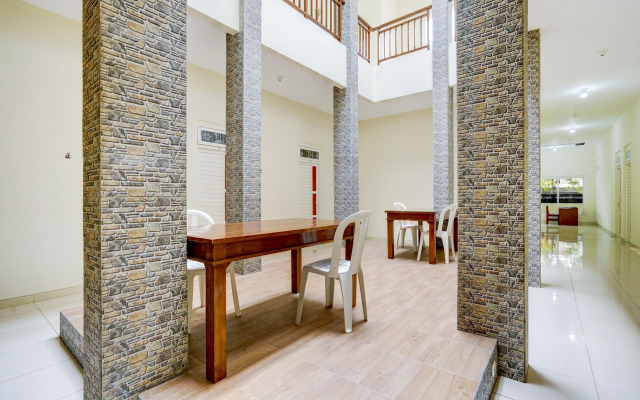 OYO 90173 Innapp Tenggilis Family Residence