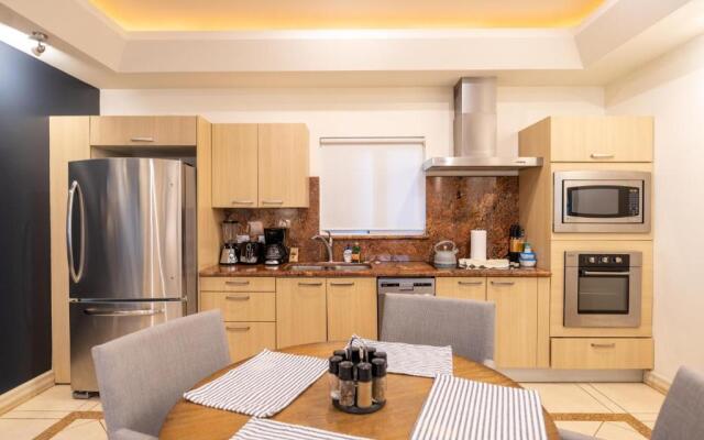 Bocaraca 2 - Luxury 2 BR Condo
