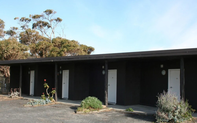 Seaview Holiday Park and  Hostel