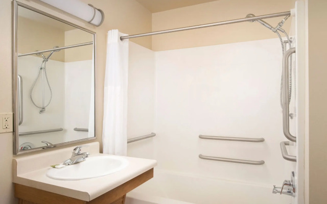 WoodSpring Suites Chicago Darien