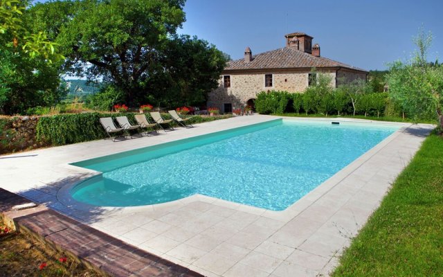 Modern Farmhouse in Rapolano Terme with Swimming Pool