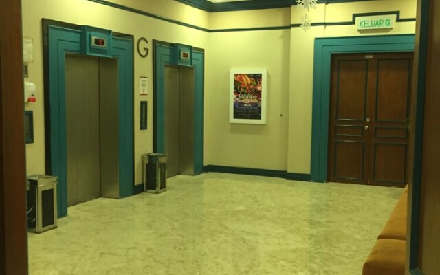 CMK and Private Water Chalet