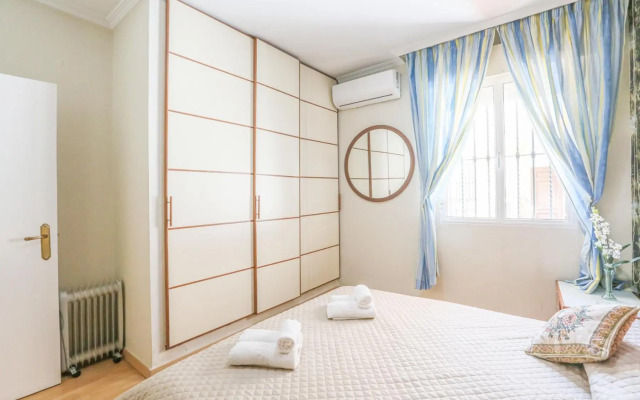 JUDERIA CENTER PREMIUM SUITES FREE Parking