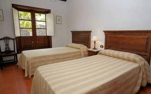 Comfortable Villa in Haría With Swimming Pool