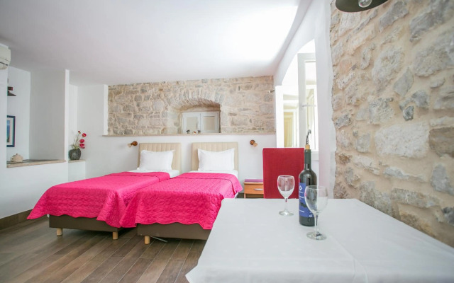 Garden Apartment Hotel