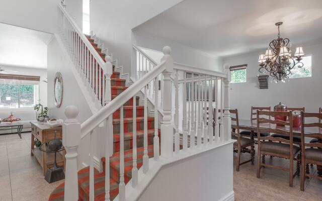 Aquarius of the Desert Six Bedroom House