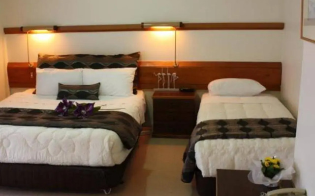 Airport Travel Air Motor Inn