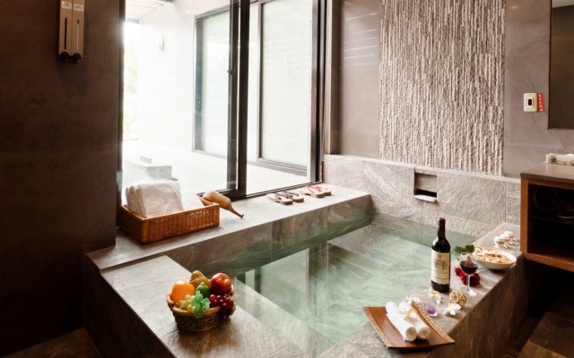 The Loft Seaside Suites