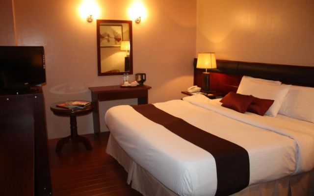 Allure Hotel & Suites