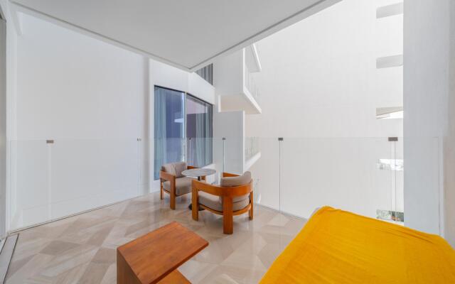 DXB - Five - 40608 - PJ