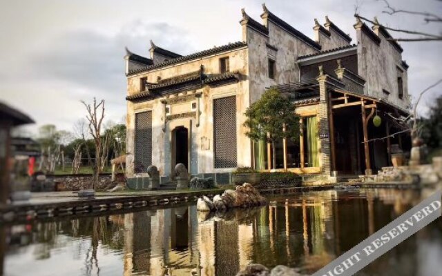 Houtang Holiday Manor