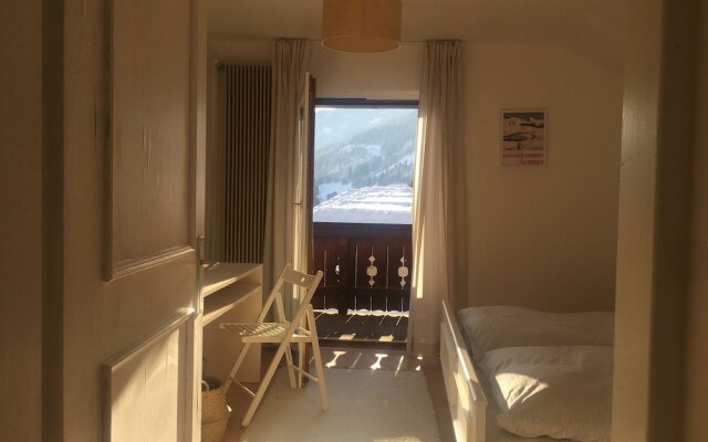 Cozy Chalet With Amazing Mountain Views Ski-in, Ski-out, Trailheads