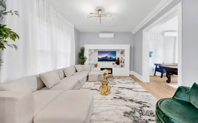 Single Family 3BR Home Game Room Parking