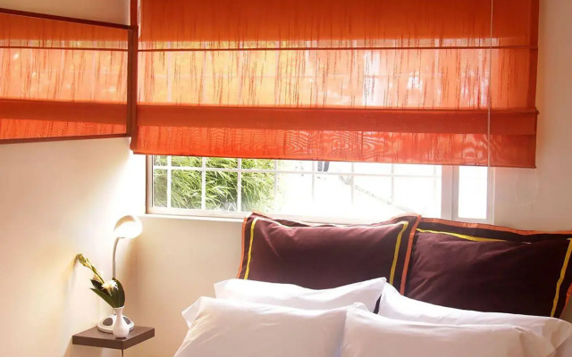 6 Suites Hotel