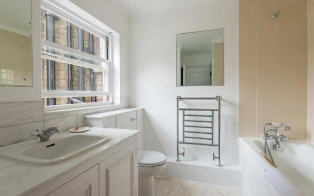 One bedroom High street kensington Apartment