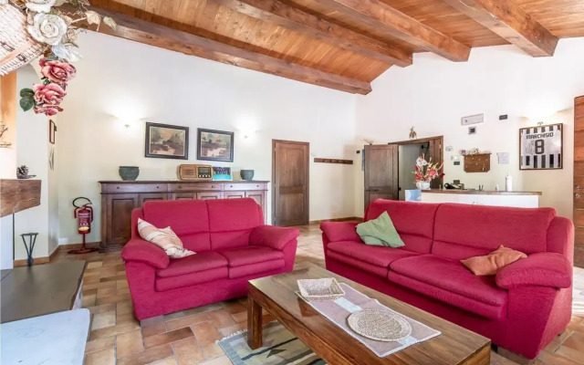 Nice Home in Badia Tedalda AR With 10 Bedrooms, Wifi and Outdoor Swimming Pool