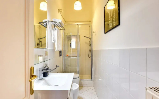 Nice and Bright 2 bed Flat Near Termini