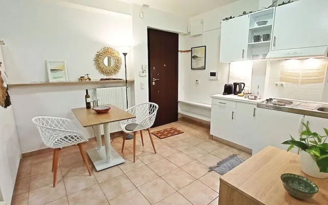 Relaxing Studio Apt 1 min to Highway Parking