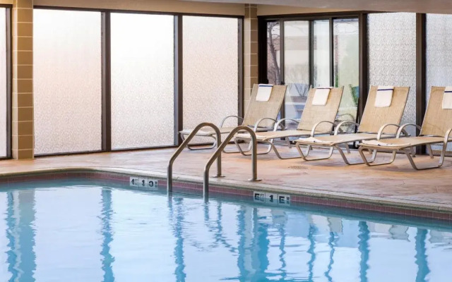 Holiday Inn Hotel & Suites Warren by IHG