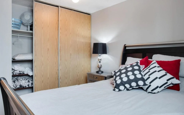 Stylish and Cozy Eau Claire 2BR With Gym Coffee