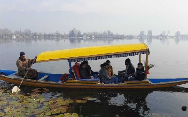New kolohai Group of Houseboats
