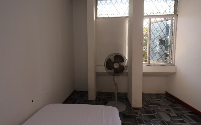 SPOT ON 93312 Homestay OrangeNearNagoya Hill Shopping Mall