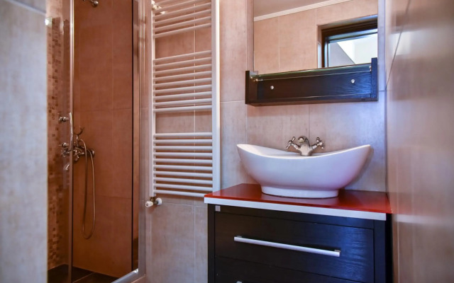 Iraklis Studios & Apartments