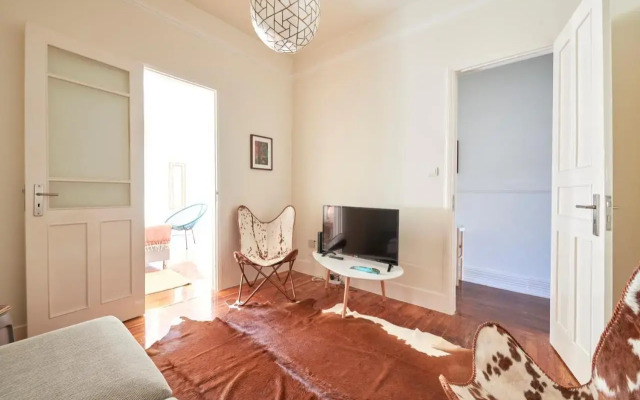 Quiet and Central 2BR APT, By TimeCooler