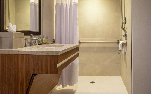 Doubletree by Hilton Pittsburgh — Green Tree
