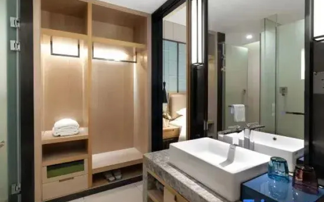 Junzilan Hotel (Haikou Shangbang Parkway City Wangfujing Haiken Square)