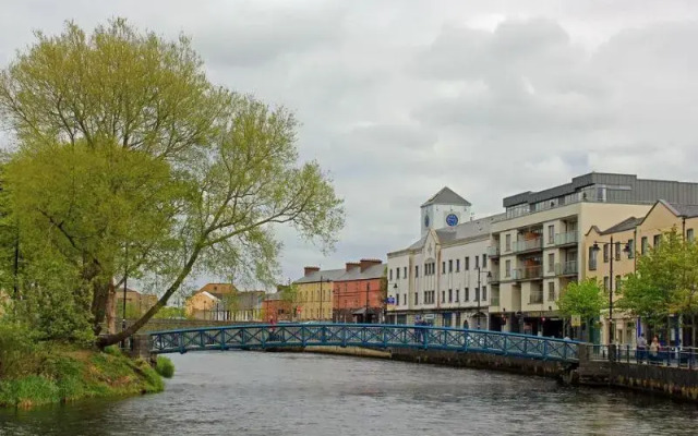 Riverside Suites Hotel