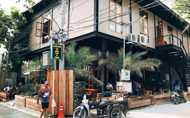 Bloom Cafe & Hostel Lipe
