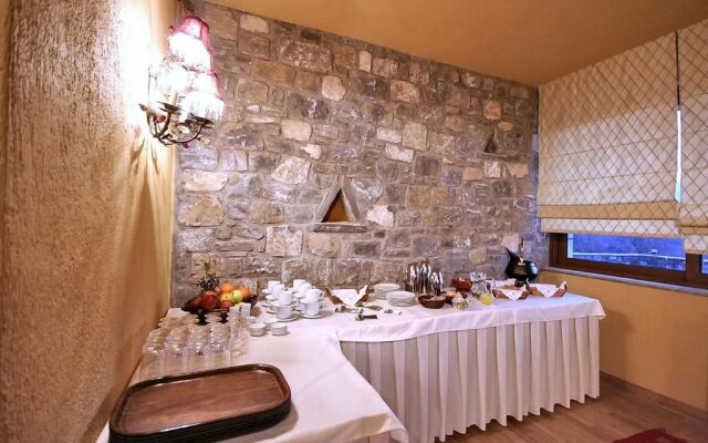 Aiora Luxury Suites