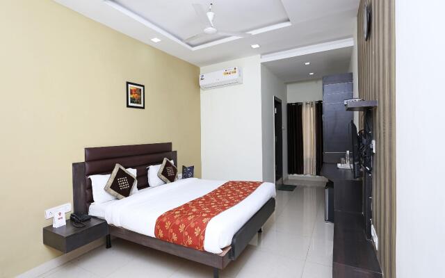 OYO Flagship 8173 Hotel Singh Palace