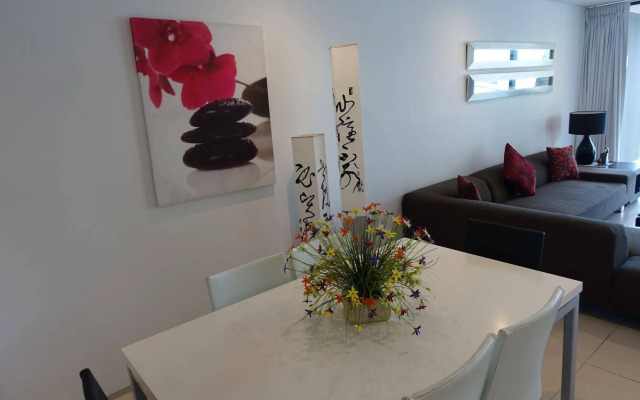 Ambience on Burleigh Beach