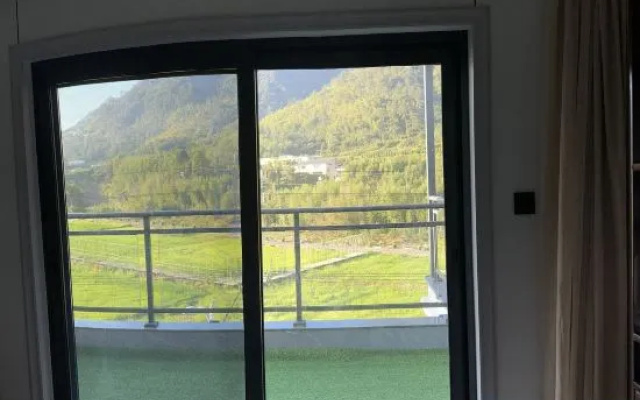 Zhixiju Pillow Water Homestay – Balcony – Hangzhou