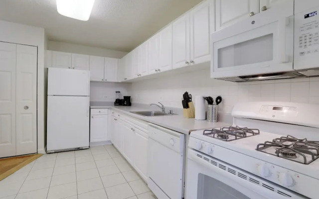 Convenient Apt Near Airport