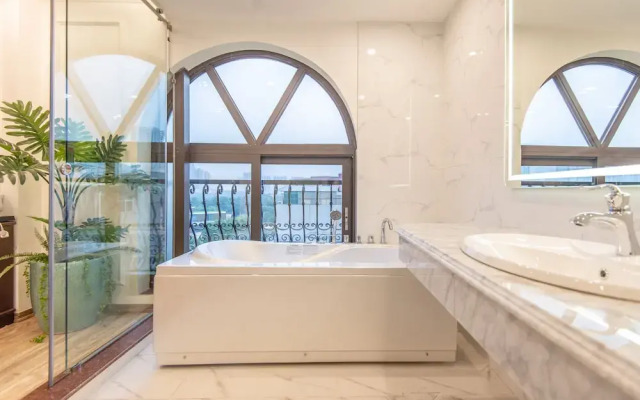 Reyna Luxury Hotel