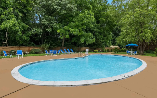 SureStay Plus by Best Western Woodbury Inn