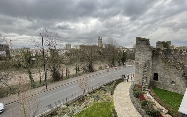 Stunning 2-bed Apartment in Bristol With Parking