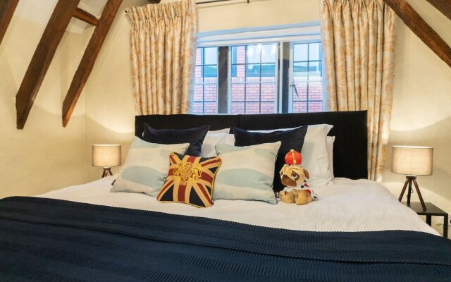 Karah Suites - Queen Annes Court