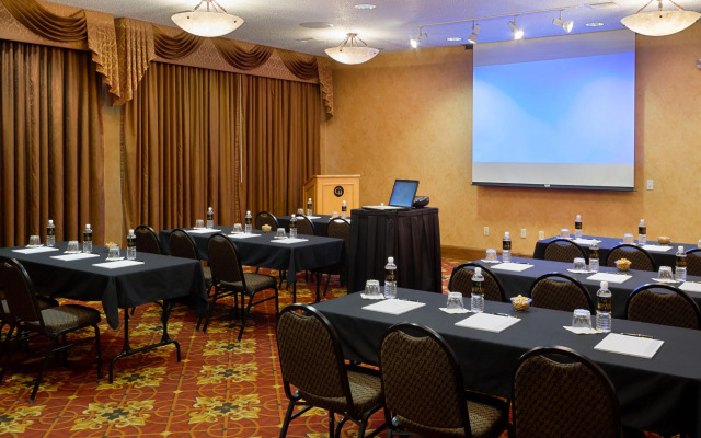 Clubhouse Hotel Suites Sioux Falls