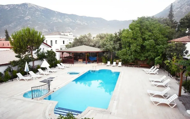 The Moonlight Apart Hotel