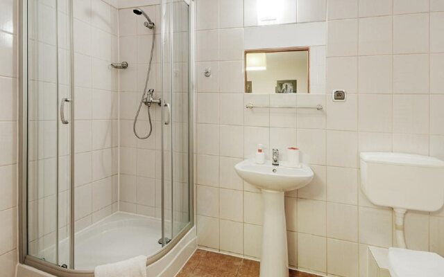 Iris Aparthotel